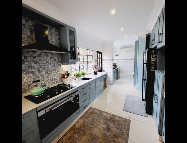 4 BEDROOM HOUSE SOLD IN CLIFTON HILL ESTATE